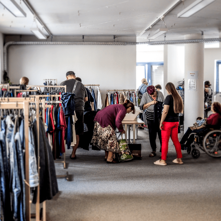 Menschen im Community Store